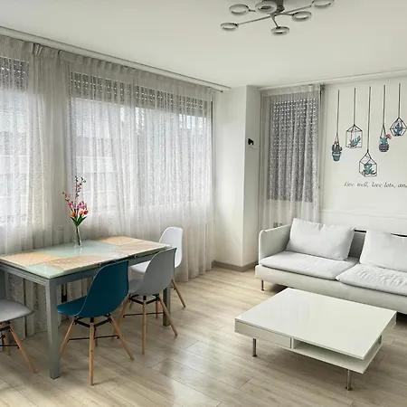 Apartment Ananas Souriant, Nearby Paris,disneyland,outlet Fontenay-sous-Bois